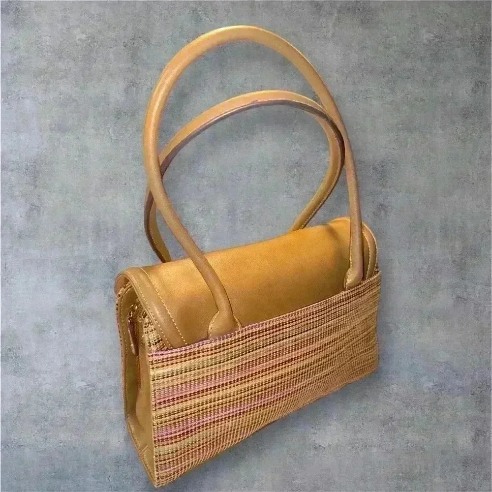 Vintage Liz Claiborne women’s Multi Compartment Tan Leather Handbag - Picture 3 of 5